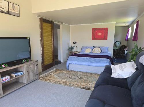 Beach Rustic & Affordable, self catered semi detached in Te Horo