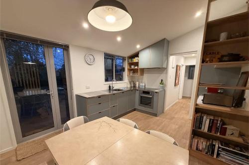 Glenbrook Cottage Twizel - Walk to Town, Sleeps 6, Wi-Fi, Pets OK in Twizel