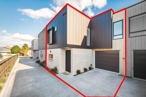 3 BRM Townhouse 5 mins drive to CBD - free parking in Christchurch