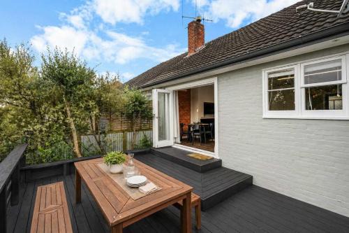 Peaceful Retreat in Hamilton East - By Superior Stays