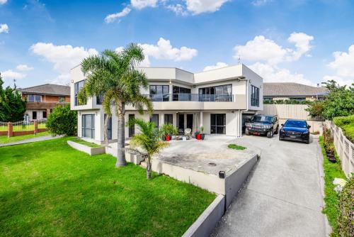 Spacious 5BR Holiday Home Near Manukau