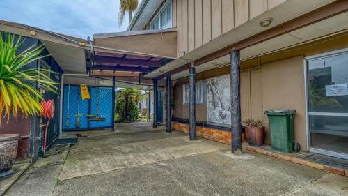 Beachcomber Lodge & Backpacker