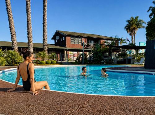 Teal Motor Lodge