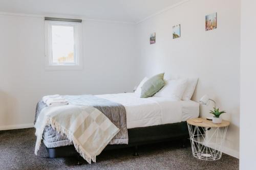 Marsden Manor - Spacious house with large pool in Greymouth