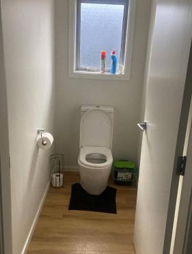 Spacious One-Bedroom with Private Bathroom Aotea