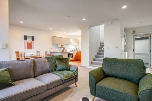 Henderson Retreat 3BR Townhouse with Parking