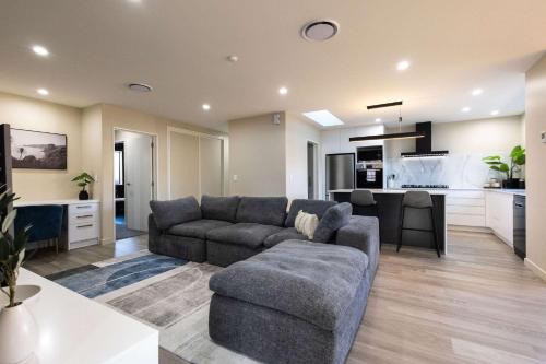 The Landing Pad - Family Home Near Airport in Christchurch