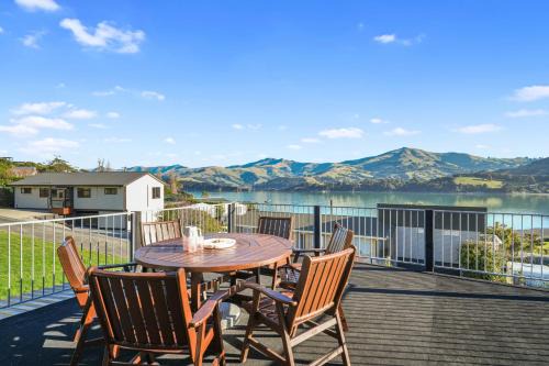 Belle Vue - Akaroa Holiday Home in Duvauchelle