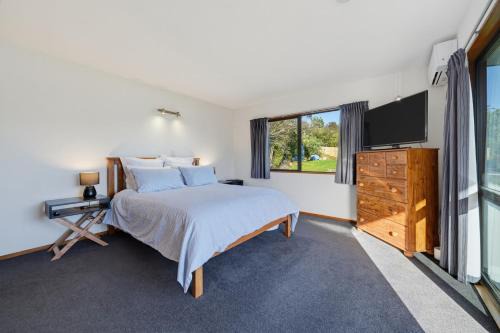 Belle Vue - Akaroa Holiday Home in Duvauchelle