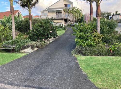 Sunray Room - Relaxing Tapeka Stay Near Beaches & Tracks in Russell