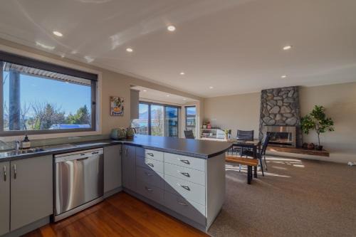 Tranquil Tekapo Stay Near Lake With Mountain Views in Lake Tekapo
