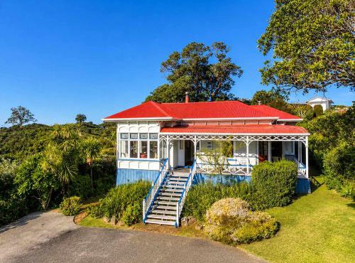 Crescent Villa - Stay Waiheke in Auckland