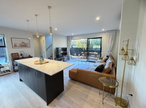 Brand New Urban Oasis Sleeps 6 with Garage in Christchurch
