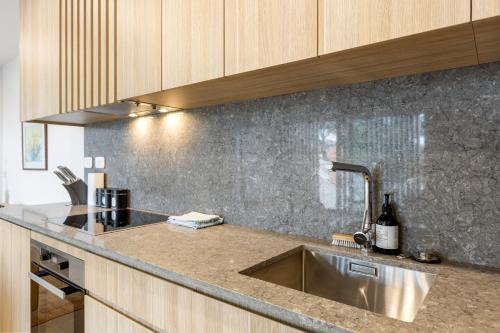 Modern Apartment Near The Airport