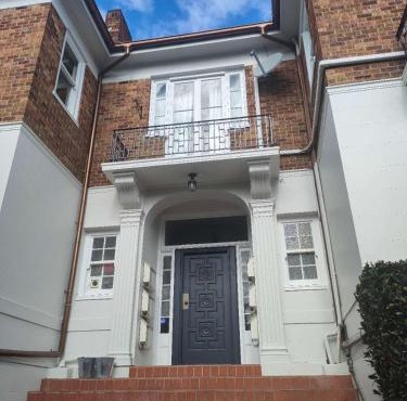 4 double and 2 single sofa beds apartment in Auckland