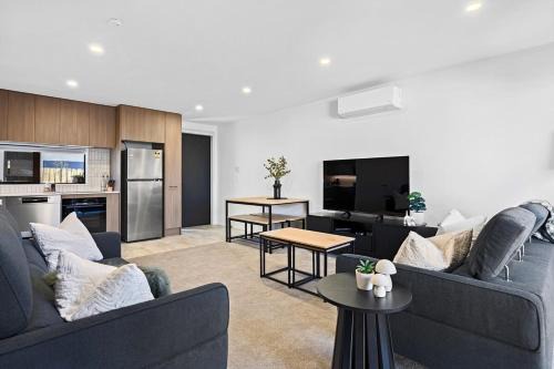 Stylish 2BR Apartment Gated Complex Free Parking in Christchurch
