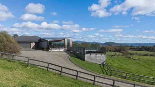 Slice of Paradise - Swimming Pool Spa Pool & Country Views in Rotorua