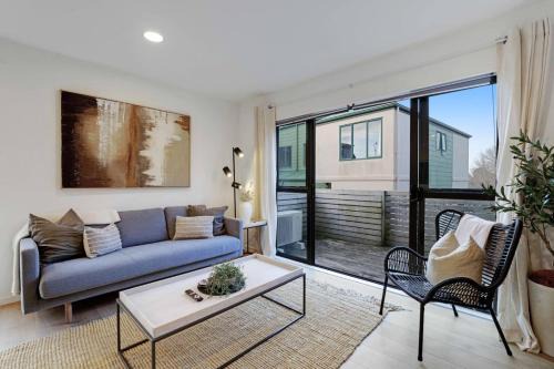 Vibrant Family 2BR Townhouse with Air-Con and Deck