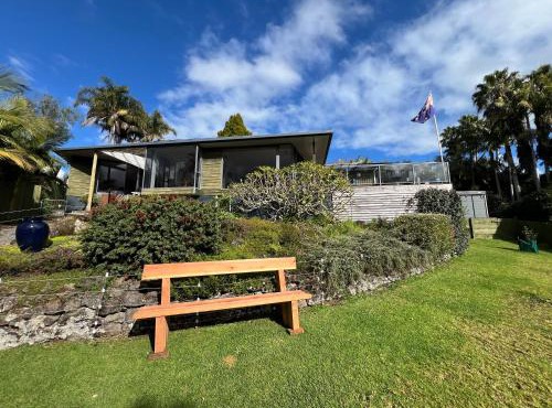 Restful Kerikeri Retreat - Spa, Views and Private Bathroom