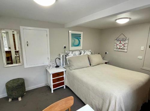 Whitby Studio - Mairangi Bay Beach