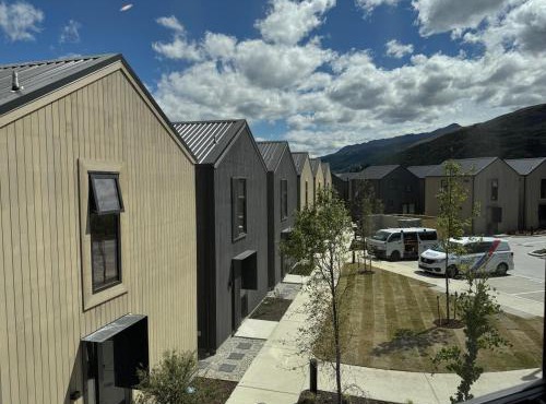 5 Mile Villa Close to Airport Mall in Queenstown
