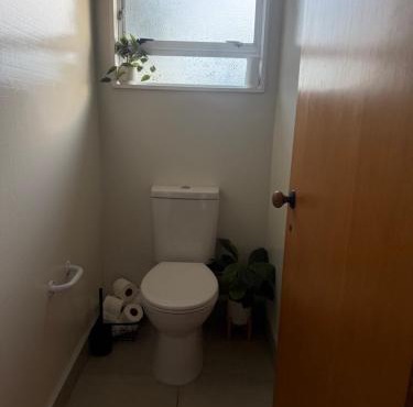 Fresh and Fancy Home away from Home in Blenheim
