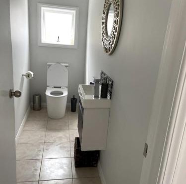 Sea-view home with city ferry and king ensuite in Auckland