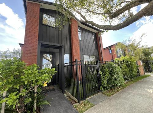 Quiet Haven Retreat | Cozy Modern Townhouse