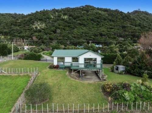 Little Kowhai - Te Kaha Holiday Home