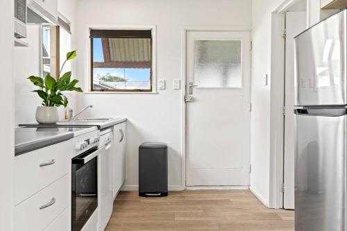 Cozy Retreat 1 - Taupo comfort and convenience with parking