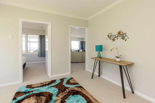 Ngamotu Vista - 5BR home with harbour views