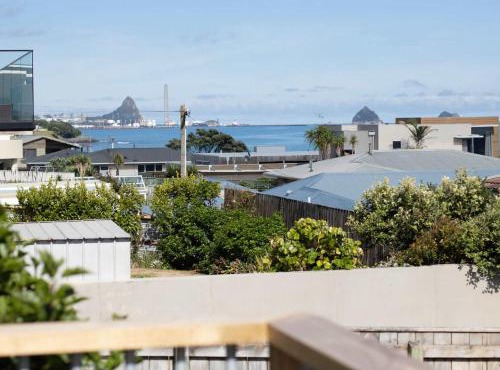 Blue Water Cottage - with beachfront coastal views