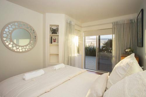 Chester Cottage Beachfront - direct ocean access in Oakura