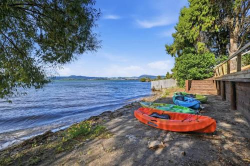 Koutu Hideaway By The Lake with Kayaks