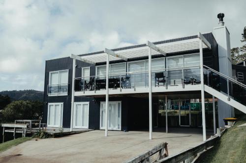 Kuaotunu Beach Four Bedroom House