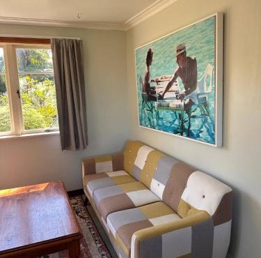 Tranquil Early 1900s Retreat in Auckland with Free Parking