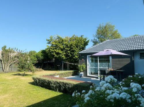 Cozy & Sunny Room-Near City, Short Drive to City Center & Coast in Christchurch