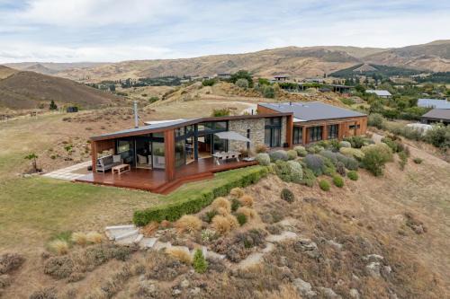 Vino and Views - Bannockburn Holiday Home in Cromwell