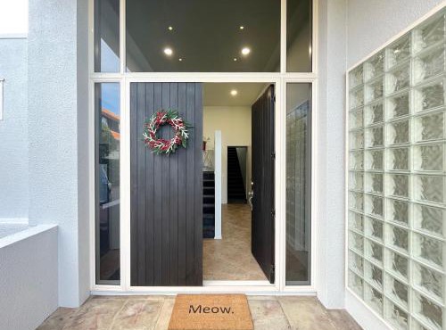 Designer 6BR Home Backyard Direct Park Access in Auckland
