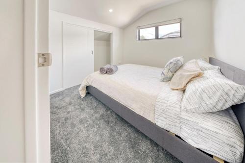 Cosy & Contemporary entire 3 Bedroom Airport Retreat