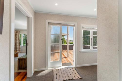 Wych Hazel - cute 2 bedroom cottage, cental Taupo