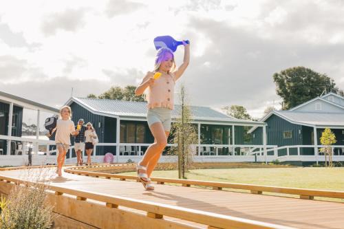 Tasman Holiday Parks - Miranda in Waitakaruru