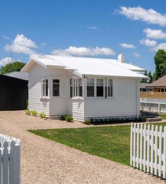 Little Vogel - By Superior Stays in Hamilton