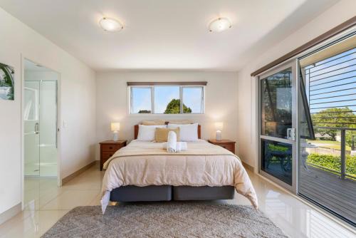 Luxury Retreat, amazing swim spa, wifi,central location