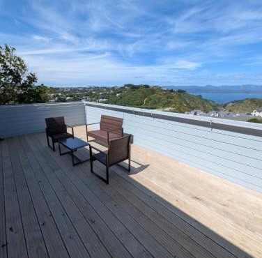 Brand New 3-Bedroom, 2-Bathroom Free Private Parking Wellington Bay Views
