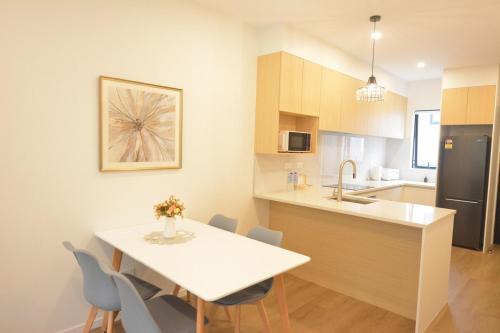New Secure 3BR Townhouse & Gated & Parking & CCTV in Auckland