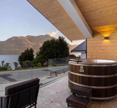 The Lookout and The Retreat in Queenstown