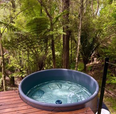 Tui Bush Chalet and Hot tub