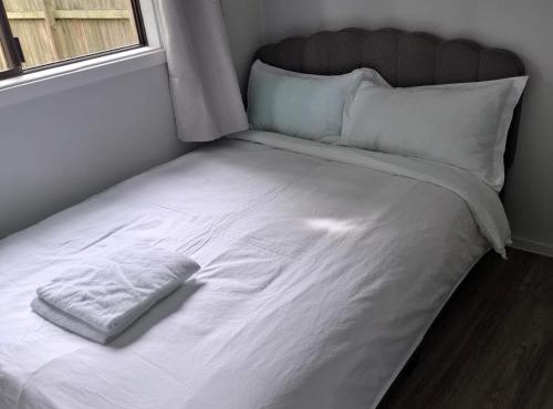 5 Double Beds in 1 Bedroom and 1 lounge