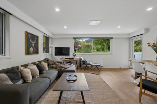 Alchemy Cottage - Arrowtown Holiday Home in Queenstown